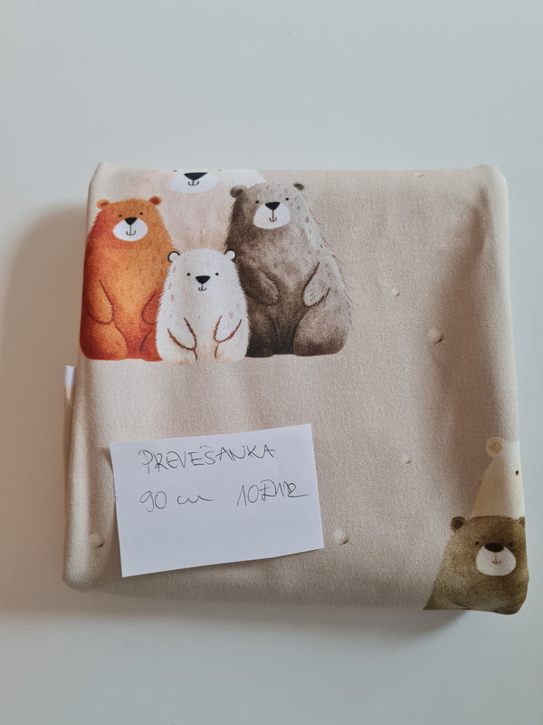 Zadnji kos medvedi na bež
